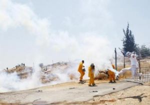 Batı Şeria da Gözyaşartıcı Bomba Savaşı